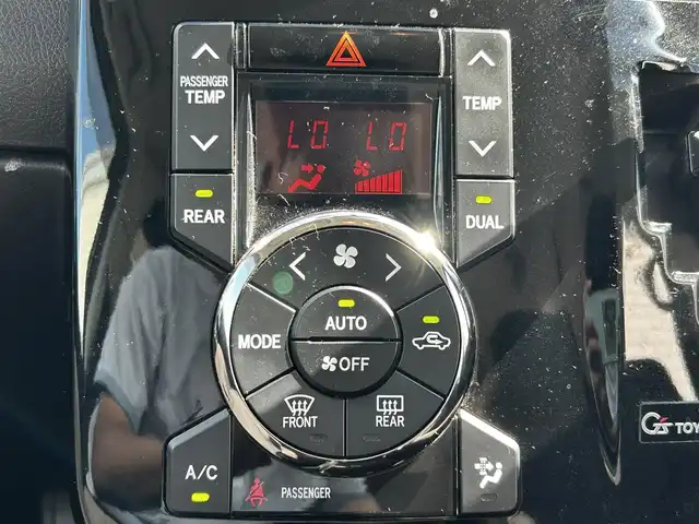 トヨタ ヴォクシー ZS G’s 富山県 2011(平23)年 7万km ボルドーマイカメタリック 純正ナビ/Bluetooth、ワンセグTV、AUX /ABS/盗難防止装置/オートライト/衝突軽減システム/プッシュスタート/スマートキー/パワーステアリング/パワーウィンドウ/ドライブレコーダー/ETC/両側パワースライドドア