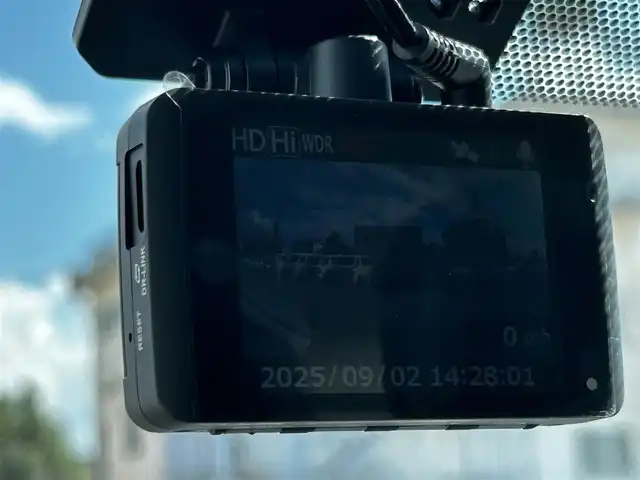 トヨタ ヴォクシー ZS G’s 富山県 2011(平23)年 7万km ボルドーマイカメタリック 純正ナビ/Bluetooth、ワンセグTV、AUX /ABS/盗難防止装置/オートライト/衝突軽減システム/プッシュスタート/スマートキー/パワーステアリング/パワーウィンドウ/ドライブレコーダー/ETC/両側パワースライドドア
