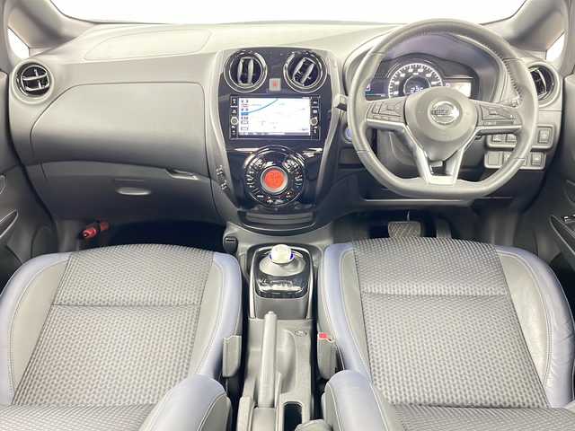 日産 ノート e-パワーメダリスト FOUR Bアロー 道央・札幌 2018(平30)年 4.4万km ブリリアントホワイトパール/スーパーブラック 2トーン ・４ＷＤ/・純正ナビ＆ＴＶ＆ＢＴ＆ＤＶＤ＆ＣＤ/・全方位カメラ/・レーダークルーズコントロール/・衝突被害軽減ブレーキ/・レーンキープアシスト/・コーナーセンサー/・ＬＥＤヘッドライト/・ハーフレザーシート/・デジタルインナーミラー/・オートエアコン/・ＥＴＣ