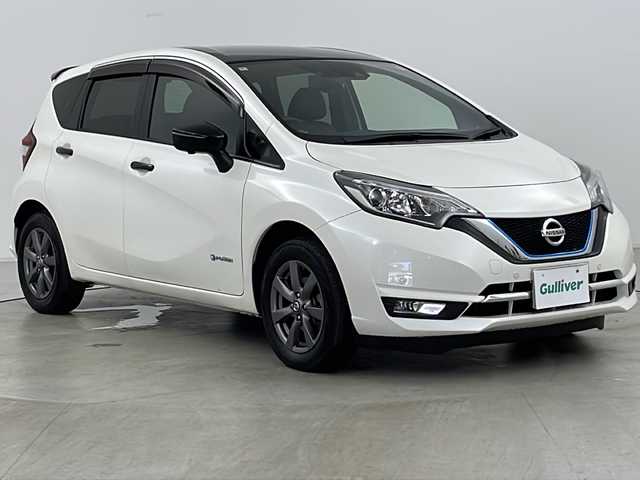 日産 ノート e-パワーメダリスト FOUR Bアロー 道央・札幌 2018(平30)年 4.4万km ブリリアントホワイトパール/スーパーブラック 2トーン ・４ＷＤ/・純正ナビ＆ＴＶ＆ＢＴ＆ＤＶＤ＆ＣＤ/・全方位カメラ/・レーダークルーズコントロール/・衝突被害軽減ブレーキ/・レーンキープアシスト/・コーナーセンサー/・ＬＥＤヘッドライト/・ハーフレザーシート/・デジタルインナーミラー/・オートエアコン/・ＥＴＣ