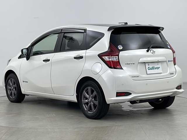 日産 ノート e-パワーメダリスト FOUR Bアロー 道央・札幌 2018(平30)年 4.4万km ブリリアントホワイトパール/スーパーブラック 2トーン ・４ＷＤ/・純正ナビ＆ＴＶ＆ＢＴ＆ＤＶＤ＆ＣＤ/・全方位カメラ/・レーダークルーズコントロール/・衝突被害軽減ブレーキ/・レーンキープアシスト/・コーナーセンサー/・ＬＥＤヘッドライト/・ハーフレザーシート/・デジタルインナーミラー/・オートエアコン/・ＥＴＣ
