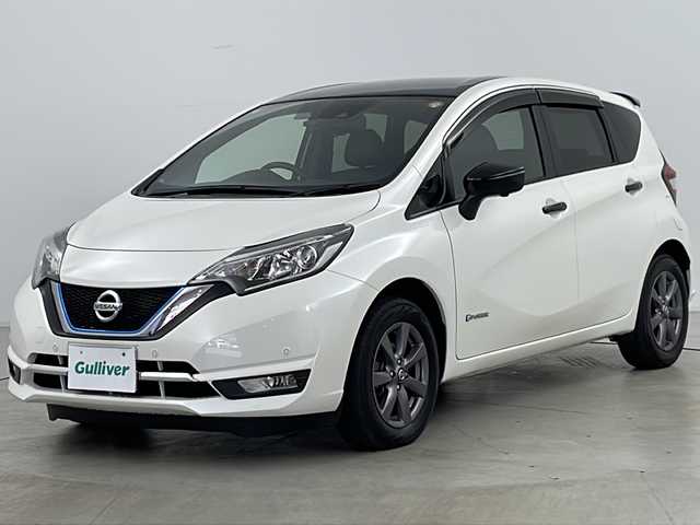 日産 ノート e-パワーメダリスト FOUR Bアロー 道央・札幌 2018(平30)年 4.4万km ブリリアントホワイトパール/スーパーブラック 2トーン ・４ＷＤ/・純正ナビ＆ＴＶ＆ＢＴ＆ＤＶＤ＆ＣＤ/・全方位カメラ/・レーダークルーズコントロール/・衝突被害軽減ブレーキ/・レーンキープアシスト/・コーナーセンサー/・ＬＥＤヘッドライト/・ハーフレザーシート/・デジタルインナーミラー/・オートエアコン/・ＥＴＣ