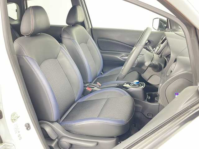 日産 ノート e-パワーメダリスト FOUR Bアロー 道央・札幌 2018(平30)年 4.4万km ブリリアントホワイトパール/スーパーブラック 2トーン ・４ＷＤ/・純正ナビ＆ＴＶ＆ＢＴ＆ＤＶＤ＆ＣＤ/・全方位カメラ/・レーダークルーズコントロール/・衝突被害軽減ブレーキ/・レーンキープアシスト/・コーナーセンサー/・ＬＥＤヘッドライト/・ハーフレザーシート/・デジタルインナーミラー/・オートエアコン/・ＥＴＣ