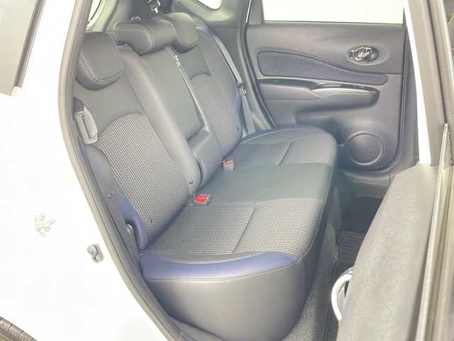 日産 ノート e-パワーメダリスト FOUR Bアロー 道央・札幌 2018(平30)年 4.4万km ブリリアントホワイトパール/スーパーブラック 2トーン ・４ＷＤ/・純正ナビ＆ＴＶ＆ＢＴ＆ＤＶＤ＆ＣＤ/・全方位カメラ/・レーダークルーズコントロール/・衝突被害軽減ブレーキ/・レーンキープアシスト/・コーナーセンサー/・ＬＥＤヘッドライト/・ハーフレザーシート/・デジタルインナーミラー/・オートエアコン/・ＥＴＣ