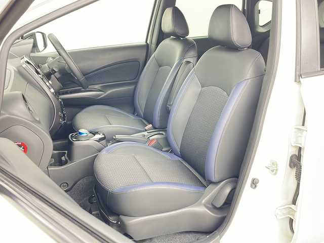 日産 ノート e-パワーメダリスト FOUR Bアロー 道央・札幌 2018(平30)年 4.4万km ブリリアントホワイトパール/スーパーブラック 2トーン ・４ＷＤ/・純正ナビ＆ＴＶ＆ＢＴ＆ＤＶＤ＆ＣＤ/・全方位カメラ/・レーダークルーズコントロール/・衝突被害軽減ブレーキ/・レーンキープアシスト/・コーナーセンサー/・ＬＥＤヘッドライト/・ハーフレザーシート/・デジタルインナーミラー/・オートエアコン/・ＥＴＣ