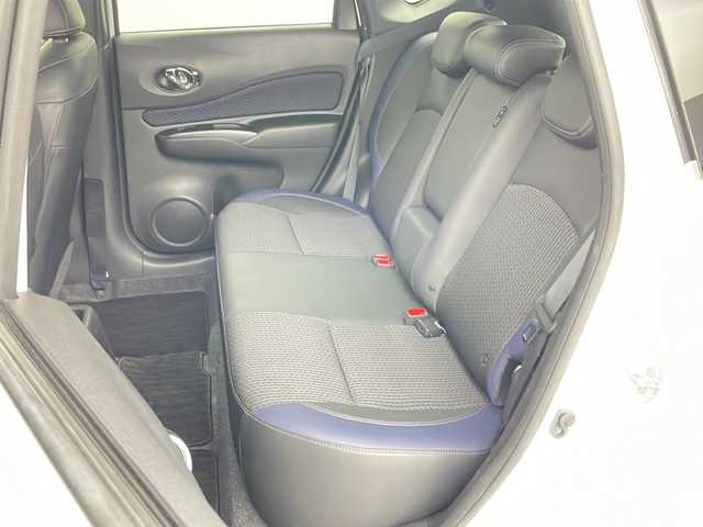 日産 ノート e-パワーメダリスト FOUR Bアロー 道央・札幌 2018(平30)年 4.4万km ブリリアントホワイトパール/スーパーブラック 2トーン ・４ＷＤ/・純正ナビ＆ＴＶ＆ＢＴ＆ＤＶＤ＆ＣＤ/・全方位カメラ/・レーダークルーズコントロール/・衝突被害軽減ブレーキ/・レーンキープアシスト/・コーナーセンサー/・ＬＥＤヘッドライト/・ハーフレザーシート/・デジタルインナーミラー/・オートエアコン/・ＥＴＣ