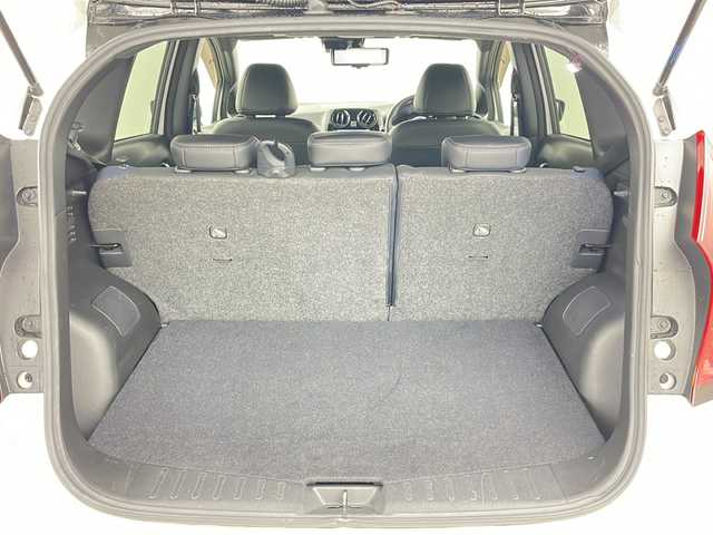 日産 ノート e-パワーメダリスト FOUR Bアロー 道央・札幌 2018(平30)年 4.4万km ブリリアントホワイトパール/スーパーブラック 2トーン ・４ＷＤ/・純正ナビ＆ＴＶ＆ＢＴ＆ＤＶＤ＆ＣＤ/・全方位カメラ/・レーダークルーズコントロール/・衝突被害軽減ブレーキ/・レーンキープアシスト/・コーナーセンサー/・ＬＥＤヘッドライト/・ハーフレザーシート/・デジタルインナーミラー/・オートエアコン/・ＥＴＣ