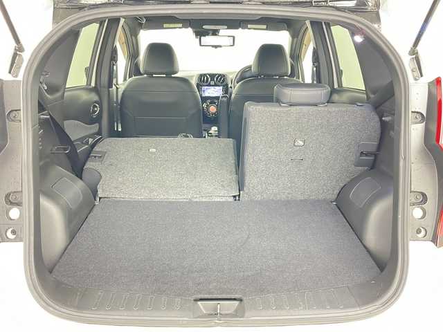 日産 ノート e-パワーメダリスト FOUR Bアロー 道央・札幌 2018(平30)年 4.4万km ブリリアントホワイトパール/スーパーブラック 2トーン ・４ＷＤ/・純正ナビ＆ＴＶ＆ＢＴ＆ＤＶＤ＆ＣＤ/・全方位カメラ/・レーダークルーズコントロール/・衝突被害軽減ブレーキ/・レーンキープアシスト/・コーナーセンサー/・ＬＥＤヘッドライト/・ハーフレザーシート/・デジタルインナーミラー/・オートエアコン/・ＥＴＣ