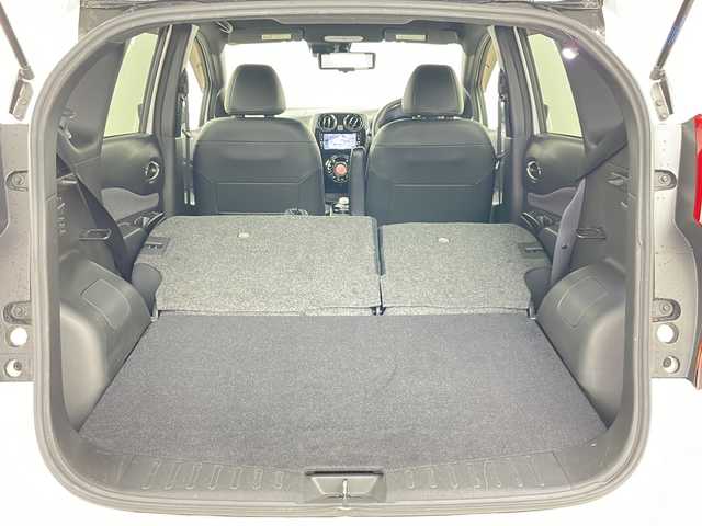 日産 ノート e-パワーメダリスト FOUR Bアロー 道央・札幌 2018(平30)年 4.4万km ブリリアントホワイトパール/スーパーブラック 2トーン ・４ＷＤ/・純正ナビ＆ＴＶ＆ＢＴ＆ＤＶＤ＆ＣＤ/・全方位カメラ/・レーダークルーズコントロール/・衝突被害軽減ブレーキ/・レーンキープアシスト/・コーナーセンサー/・ＬＥＤヘッドライト/・ハーフレザーシート/・デジタルインナーミラー/・オートエアコン/・ＥＴＣ