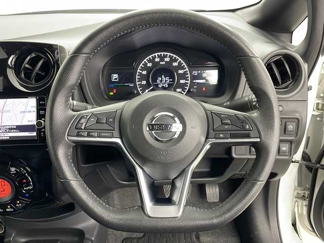 日産 ノート e-パワーメダリスト FOUR Bアロー 道央・札幌 2018(平30)年 4.4万km ブリリアントホワイトパール/スーパーブラック 2トーン ・４ＷＤ/・純正ナビ＆ＴＶ＆ＢＴ＆ＤＶＤ＆ＣＤ/・全方位カメラ/・レーダークルーズコントロール/・衝突被害軽減ブレーキ/・レーンキープアシスト/・コーナーセンサー/・ＬＥＤヘッドライト/・ハーフレザーシート/・デジタルインナーミラー/・オートエアコン/・ＥＴＣ