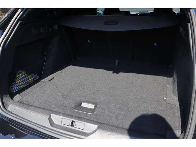 プジョー ３０８ SW GT ブルーHDi 大分県 2023(令5)年 3.1万km 黒 アクティブセーフティブレーキ/アダプティブクルーズコントロール/レーンキープアシスト/ブラインドスポットモニター/サンルーフ/純正ナビ/ＡｐｐｌｅＣａｒＰｌａｙ/Bluetooth/３６０°カメラ/ハーフレザー/シートヒーター/パワーシート/ステアリングヒーター/パドルシフト/ＬＥＤヘッドライト/オートハイビーム/純正１８インチＡＷ/ＥＴＣ/社外ドライブレコーダー