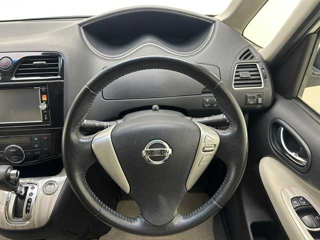 日産 セレナ HWS G S HV エアロモード 兵庫県 2015(平27)年 11万km ブリリアントシルバー 純正ナビ/フルセグ CD DVD BT MSV HDMI/社外フリップダウンモニター/アラウンドビューモニター/ガラスルーフ/エマージェンシーブレーキ/LDA/クルーズコントロール/ビルトインETC/両側パワースライド/ハーフレザーシート/ドライブレコーダー/スマートキー/スペアキー