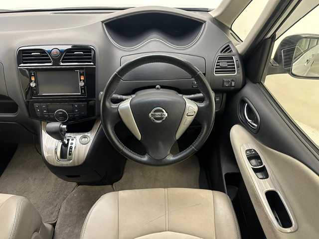 日産 セレナ HWS G S HV エアロモード 兵庫県 2015(平27)年 11万km ブリリアントシルバー 純正ナビ/フルセグ CD DVD BT MSV HDMI/社外フリップダウンモニター/アラウンドビューモニター/ガラスルーフ/エマージェンシーブレーキ/LDA/クルーズコントロール/ビルトインETC/両側パワースライド/ハーフレザーシート/ドライブレコーダー/スマートキー/スペアキー