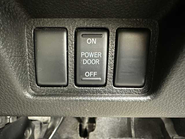 日産 セレナ HWS G S HV エアロモード 兵庫県 2015(平27)年 11万km ブリリアントシルバー 純正ナビ/フルセグ CD DVD BT MSV HDMI/社外フリップダウンモニター/アラウンドビューモニター/ガラスルーフ/エマージェンシーブレーキ/LDA/クルーズコントロール/ビルトインETC/両側パワースライド/ハーフレザーシート/ドライブレコーダー/スマートキー/スペアキー