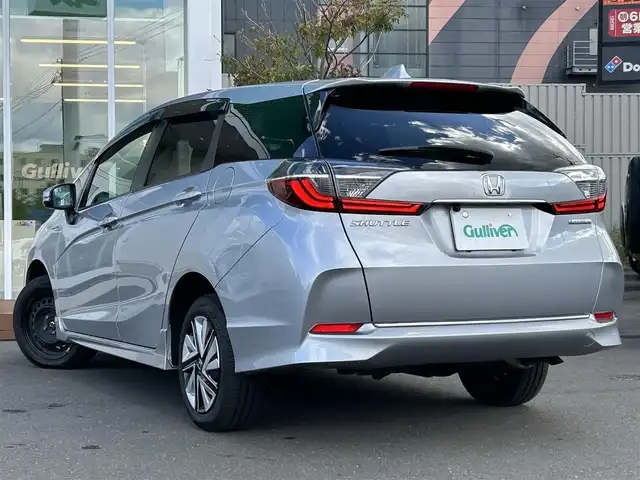ホンダ シャトル ハイブリッド ホンダセンシング 道央・札幌 2022(令4)年 7.9万km ルナシルバーM ・4WD/・社外SDナビ（BT）/・ドアバイザー/・電動格納ミラー/・ウインカーミラー/・バックモニター/・前方ドライブレコーダー/・スマートキー/・クルーズコントロール/・プッシュスタート/・レーンキープアシスト/・ETC/・オートライト/・社外ドライブレコーダー