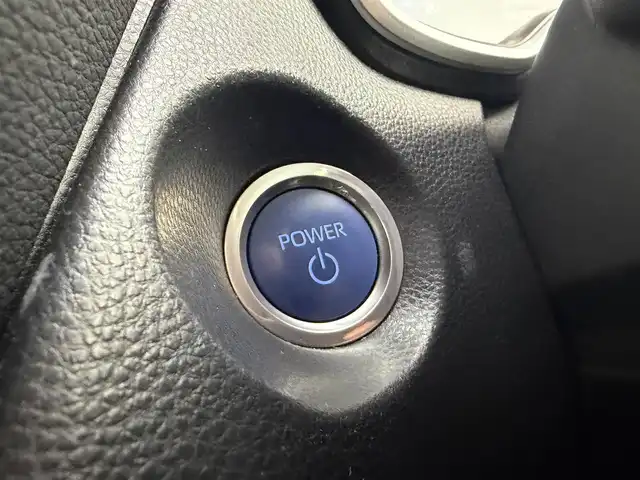 トヨタ カローラ クロス ハイブリッド Z 愛知県 2022(令4)年 4.7万km プラチナホワイトパールマイカ 純正9インチディスプレイオーディオ/CD/DVD再生/フルセグTV/Bluetooth接続/バックモニター/トヨタセーフティセンス/プリクラッシュセーフティ/レーンキープアシスト/オートマチックハイビーム/レーダークルーズコントロール/ステアリングスイッチ/ETC/前席シートヒーター/フルオートエアコン/パワーバックドア/電動パワーシート/サイドエアバック/カーテンエアバック