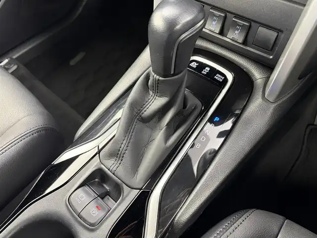 トヨタ カローラ クロス ハイブリッド Z 愛知県 2022(令4)年 4.7万km プラチナホワイトパールマイカ 純正9インチディスプレイオーディオ/CD/DVD再生/フルセグTV/Bluetooth接続/バックモニター/トヨタセーフティセンス/プリクラッシュセーフティ/レーンキープアシスト/オートマチックハイビーム/レーダークルーズコントロール/ステアリングスイッチ/ETC/前席シートヒーター/フルオートエアコン/パワーバックドア/電動パワーシート/サイドエアバック/カーテンエアバック