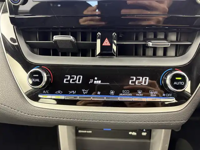 トヨタ カローラ クロス ハイブリッド Z 愛知県 2022(令4)年 4.7万km プラチナホワイトパールマイカ 純正9インチディスプレイオーディオ/CD/DVD再生/フルセグTV/Bluetooth接続/バックモニター/トヨタセーフティセンス/プリクラッシュセーフティ/レーンキープアシスト/オートマチックハイビーム/レーダークルーズコントロール/ステアリングスイッチ/ETC/前席シートヒーター/フルオートエアコン/パワーバックドア/電動パワーシート/サイドエアバック/カーテンエアバック