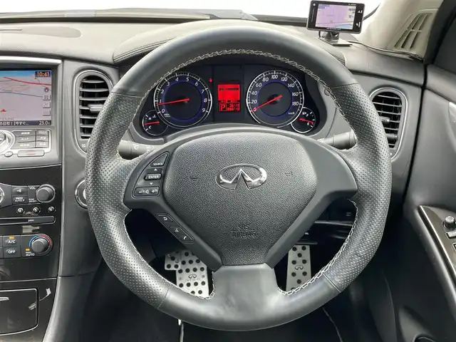 日産 スカイライン クロスオーバー 370GT FOUR Type P 群馬県 2010(平22)年 2.7万km ブレードシルバー 純正ＨＤＤナビ　/フルセグ　/全周囲カメラ　/Ｂｌｕｅｔｏｏｔｈ　/前席パワーシート　/前席シートヒーター　/レザーシート　/ＲＡＹＳホイール　/シートセットポジションメモリー　/純正ＥＴＣ　/電動格納ミラー　/４ＷＤ/ステアリングスイッチ
