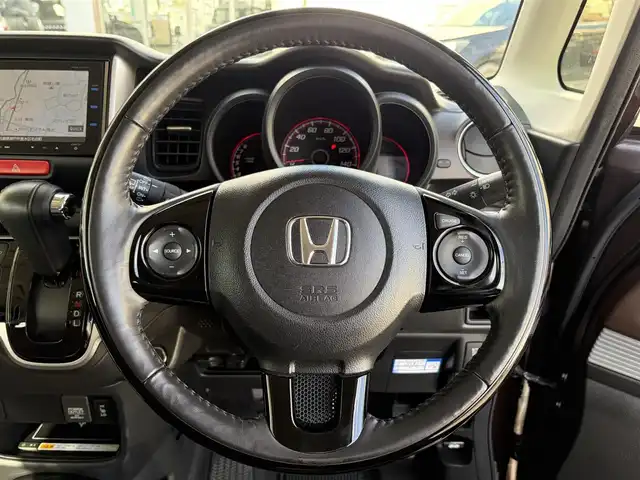 ホンダ Ｎ ＢＯＸ スラッシュ X 兵庫県 2015(平27)年 8万km プレミアムディープモカパール (株)IDOMが運営する【じしゃロン神戸名谷店】の自社ローン専用車両になりますこちらは現金またはオートローンご利用時の価格です。自社ローンご希望の方は別途その旨お申付け下さい。//登録時走行距離/　　　　　　　79443キロ/純正ナビ/バックカメラ/地デジ/合皮シート/シートヒーター/クルーズコントロール/置くだけ充電/スペアキー×１/ETC/新車時整備手帳/　　【保証書】/取扱説明書/