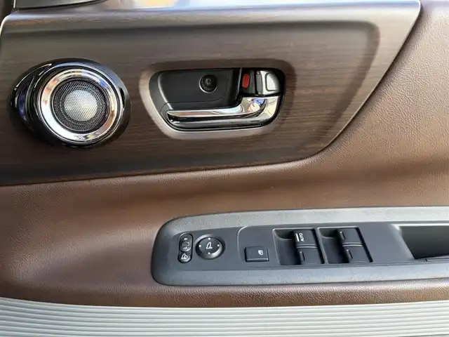 ホンダ Ｎ ＢＯＸ スラッシュ X 兵庫県 2015(平27)年 8万km プレミアムディープモカパール (株)IDOMが運営する【じしゃロン神戸名谷店】の自社ローン専用車両になりますこちらは現金またはオートローンご利用時の価格です。自社ローンご希望の方は別途その旨お申付け下さい。//登録時走行距離/　　　　　　　79443キロ/純正ナビ/バックカメラ/地デジ/合皮シート/シートヒーター/クルーズコントロール/置くだけ充電/スペアキー×１/ETC/新車時整備手帳/　　【保証書】/取扱説明書/