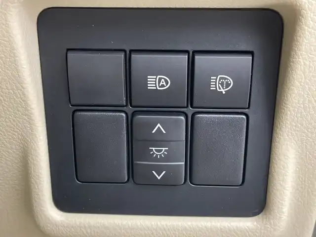 トヨタ ランドクルーザー プラド TX Lパッケージ マットブラED 新潟県 2023(令5)年 1.8万km ホワイトパールクリスタルシャイン サンルーフ/7人乗り/ベージュ革シート/プリクラッシュセーフティ/レーダークルーズコントロール/レーンキープアシスト/パーキングサポートブレーキ/純正ディーラーOPナビ（NMZK-W73D）/　・バックカメラ/　・フルセグTV/　・Bluetooth/　・CD/DVD/SD再生機能/　・USB接続/ビルトインETC/パワーシート/電動格納サードシート/エアシート/シートヒーター/オートライト/オートハイビーム/LEDヘッドライト/プッシュスタート/ステアリングスイッチ/オートドアミラー/純正フロアマット/ドアバイザー