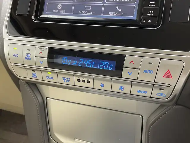 トヨタ ランドクルーザー プラド TX Lパッケージ マットブラED 新潟県 2023(令5)年 1.8万km ホワイトパールクリスタルシャイン サンルーフ/7人乗り/ベージュ革シート/プリクラッシュセーフティ/レーダークルーズコントロール/レーンキープアシスト/パーキングサポートブレーキ/純正ディーラーOPナビ（NMZK-W73D）/　・バックカメラ/　・フルセグTV/　・Bluetooth/　・CD/DVD/SD再生機能/　・USB接続/ビルトインETC/パワーシート/電動格納サードシート/エアシート/シートヒーター/オートライト/オートハイビーム/LEDヘッドライト/プッシュスタート/ステアリングスイッチ/オートドアミラー/純正フロアマット/ドアバイザー