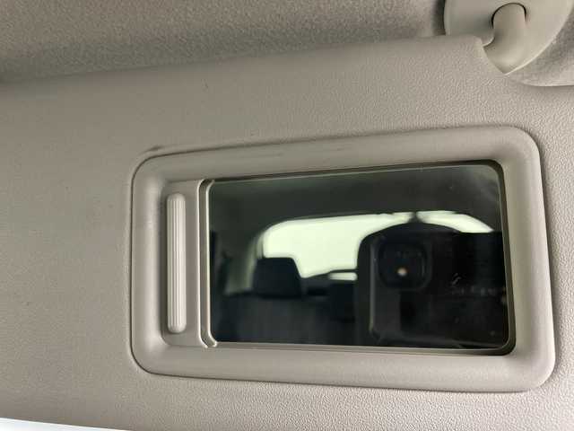 トヨタ ヴィッツ F 道央・札幌 2017(平29)年 4.6万km グレーメタリック ・4WD/寒冷地仕様/・純正SDナビ/・CS/SD/Bluetooth/ワンセグ/・純正エンジンスターター/・積込夏タイヤ社外AWセット/・ワイパーデアイサー/・横滑り防止装置/・ドアバイザー/ヘッドライトレベライザー/・電動格納ミラー/・ウィンカーミラー/・リモコンキー/スペアキー