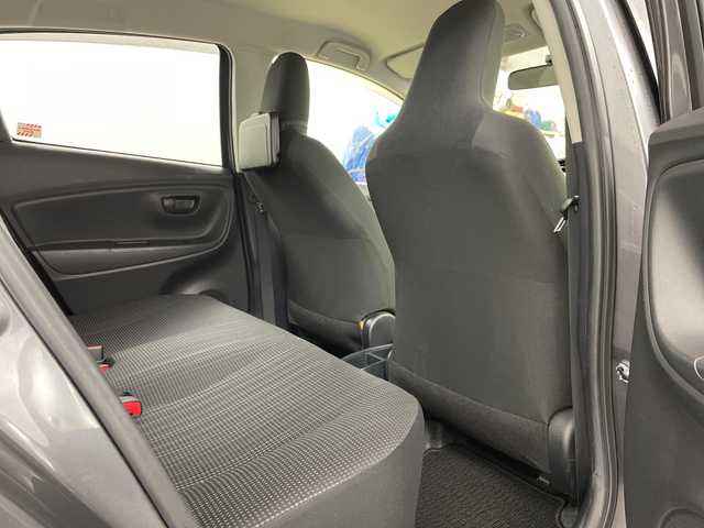 トヨタ ヴィッツ F 道央・札幌 2017(平29)年 4.6万km グレーメタリック ・4WD/寒冷地仕様/・純正SDナビ/・CS/SD/Bluetooth/ワンセグ/・純正エンジンスターター/・積込夏タイヤ社外AWセット/・ワイパーデアイサー/・横滑り防止装置/・ドアバイザー/ヘッドライトレベライザー/・電動格納ミラー/・ウィンカーミラー/・リモコンキー/スペアキー