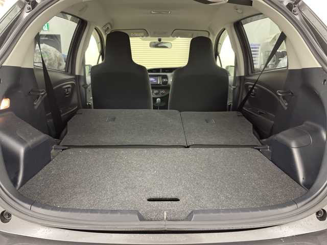 トヨタ ヴィッツ F 道央・札幌 2017(平29)年 4.6万km グレーメタリック ・4WD/寒冷地仕様/・純正SDナビ/・CS/SD/Bluetooth/ワンセグ/・純正エンジンスターター/・積込夏タイヤ社外AWセット/・ワイパーデアイサー/・横滑り防止装置/・ドアバイザー/ヘッドライトレベライザー/・電動格納ミラー/・ウィンカーミラー/・リモコンキー/スペアキー