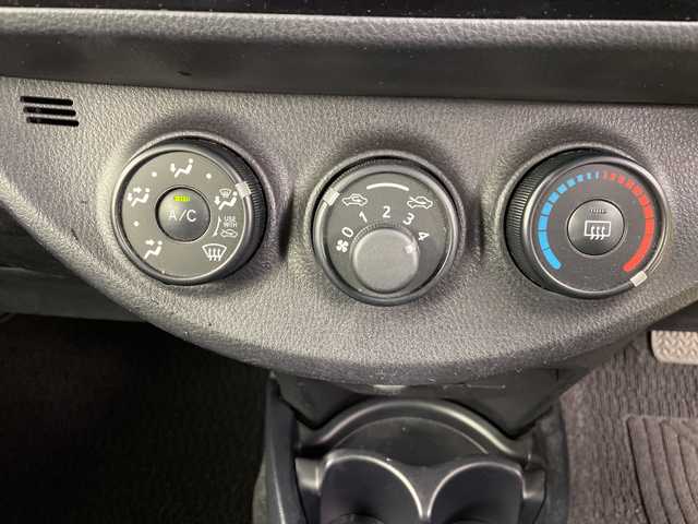 トヨタ ヴィッツ F 道央・札幌 2017(平29)年 4.6万km グレーメタリック ・4WD/寒冷地仕様/・純正SDナビ/・CS/SD/Bluetooth/ワンセグ/・純正エンジンスターター/・積込夏タイヤ社外AWセット/・ワイパーデアイサー/・横滑り防止装置/・ドアバイザー/ヘッドライトレベライザー/・電動格納ミラー/・ウィンカーミラー/・リモコンキー/スペアキー