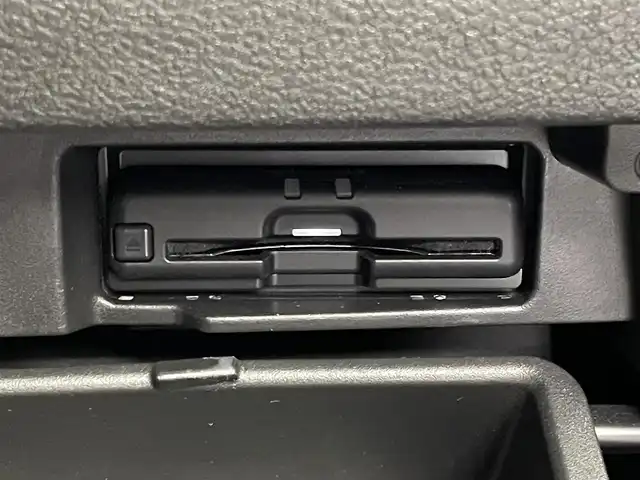 日産 セレナ e－パワー ハイウェイスター V 埼玉県 2022(令4)年 4.5万km ブリリアントホワイトパール 2トーン プロパイロット　純正１０インチナビ　フリップダウンモニター　フリップダウンモニター　ＢＳＭ　ビルトインＥＴＣ　ドライブレコーダー　レーダークルーズコントロール　インテリジェントルームミラー　ＨＤＭＩ