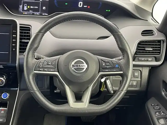 日産 セレナ e－パワー ハイウェイスター V 埼玉県 2022(令4)年 4.5万km ブリリアントホワイトパール 2トーン プロパイロット　純正１０インチナビ　フリップダウンモニター　フリップダウンモニター　ＢＳＭ　ビルトインＥＴＣ　ドライブレコーダー　レーダークルーズコントロール　インテリジェントルームミラー　ＨＤＭＩ