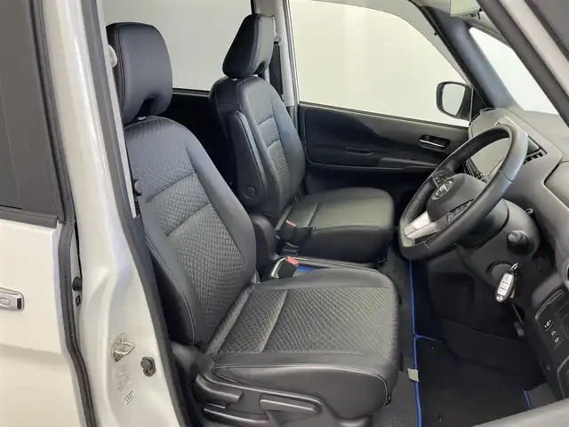 日産 セレナ e－パワー ハイウェイスター V 埼玉県 2022(令4)年 4.5万km ブリリアントホワイトパール 2トーン プロパイロット　純正１０インチナビ　フリップダウンモニター　フリップダウンモニター　ＢＳＭ　ビルトインＥＴＣ　ドライブレコーダー　レーダークルーズコントロール　インテリジェントルームミラー　ＨＤＭＩ