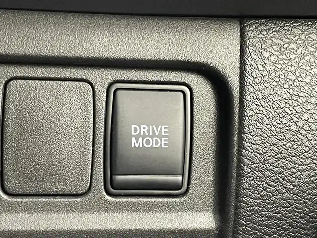 日産 セレナ e－パワー ハイウェイスター V 埼玉県 2022(令4)年 4.5万km ブリリアントホワイトパール 2トーン プロパイロット　純正１０インチナビ　フリップダウンモニター　フリップダウンモニター　ＢＳＭ　ビルトインＥＴＣ　ドライブレコーダー　レーダークルーズコントロール　インテリジェントルームミラー　ＨＤＭＩ