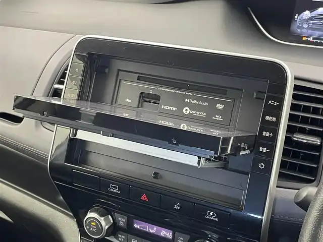 日産 セレナ e－パワー ハイウェイスター V 埼玉県 2022(令4)年 4.5万km ブリリアントホワイトパール 2トーン プロパイロット　純正１０インチナビ　フリップダウンモニター　フリップダウンモニター　ＢＳＭ　ビルトインＥＴＣ　ドライブレコーダー　レーダークルーズコントロール　インテリジェントルームミラー　ＨＤＭＩ