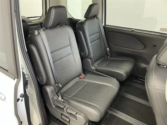 日産 セレナ e－パワー ハイウェイスター V 埼玉県 2022(令4)年 4.5万km ブリリアントホワイトパール 2トーン プロパイロット　純正１０インチナビ　フリップダウンモニター　フリップダウンモニター　ＢＳＭ　ビルトインＥＴＣ　ドライブレコーダー　レーダークルーズコントロール　インテリジェントルームミラー　ＨＤＭＩ