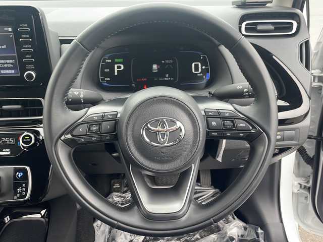 トヨタ アクア G 道東・釧路十勝 2024(令6)年 0.9万km プラチナホワイトパールマイカ 4WD/寒冷地仕様/純正ディスプレイオーディオ/ドライブレコーダー　前のみ/ETC/バックカメラ/ミラーヒーター/ステアリングスイッチ/純正フロアマット/革巻きステアリング/アイドリングストップ/パーキングアシスト/クルーズコントロール/コーナーセンサー　前後/レーンキープアシスト/オートライト/オートマチックハイビーム/ライトレベライザー/盗難防止装置/ABS/横滑り防止装置/スペアキー/USB入力端子/100V充電