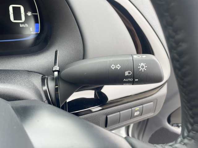 トヨタ アクア G 道東・釧路十勝 2024(令6)年 0.9万km プラチナホワイトパールマイカ 4WD/寒冷地仕様/純正ディスプレイオーディオ/ドライブレコーダー　前のみ/ETC/バックカメラ/ミラーヒーター/ステアリングスイッチ/純正フロアマット/革巻きステアリング/アイドリングストップ/パーキングアシスト/クルーズコントロール/コーナーセンサー　前後/レーンキープアシスト/オートライト/オートマチックハイビーム/ライトレベライザー/盗難防止装置/ABS/横滑り防止装置/スペアキー/USB入力端子/100V充電