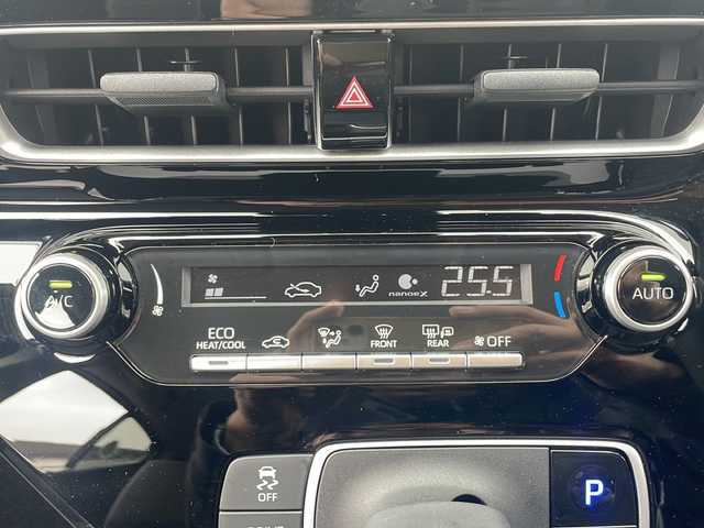 トヨタ アクア G 道東・釧路十勝 2024(令6)年 0.9万km プラチナホワイトパールマイカ 4WD/寒冷地仕様/純正ディスプレイオーディオ/ドライブレコーダー　前のみ/ETC/バックカメラ/ミラーヒーター/ステアリングスイッチ/純正フロアマット/革巻きステアリング/アイドリングストップ/パーキングアシスト/クルーズコントロール/コーナーセンサー　前後/レーンキープアシスト/オートライト/オートマチックハイビーム/ライトレベライザー/盗難防止装置/ABS/横滑り防止装置/スペアキー/USB入力端子/100V充電