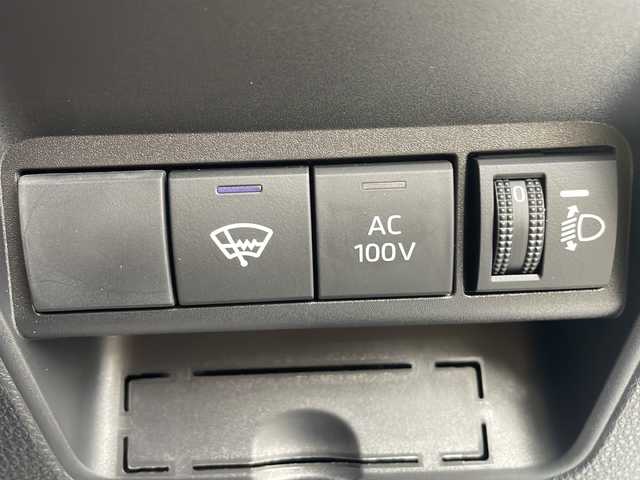 トヨタ アクア G 道東・釧路十勝 2024(令6)年 0.9万km プラチナホワイトパールマイカ 4WD/寒冷地仕様/純正ディスプレイオーディオ/ドライブレコーダー　前のみ/ETC/バックカメラ/ミラーヒーター/ステアリングスイッチ/純正フロアマット/革巻きステアリング/アイドリングストップ/パーキングアシスト/クルーズコントロール/コーナーセンサー　前後/レーンキープアシスト/オートライト/オートマチックハイビーム/ライトレベライザー/盗難防止装置/ABS/横滑り防止装置/スペアキー/USB入力端子/100V充電