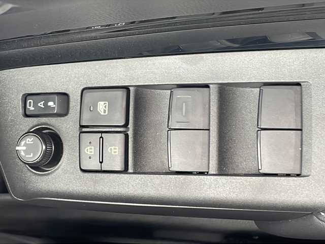 トヨタ アクア G 道東・釧路十勝 2024(令6)年 0.9万km プラチナホワイトパールマイカ 4WD/寒冷地仕様/純正ディスプレイオーディオ/ドライブレコーダー　前のみ/ETC/バックカメラ/ミラーヒーター/ステアリングスイッチ/純正フロアマット/革巻きステアリング/アイドリングストップ/パーキングアシスト/クルーズコントロール/コーナーセンサー　前後/レーンキープアシスト/オートライト/オートマチックハイビーム/ライトレベライザー/盗難防止装置/ABS/横滑り防止装置/スペアキー/USB入力端子/100V充電