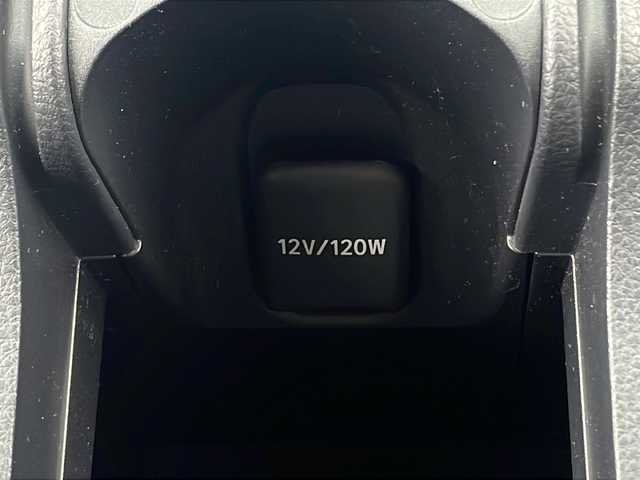 トヨタ アクア G 道東・釧路十勝 2024(令6)年 0.9万km プラチナホワイトパールマイカ 4WD/寒冷地仕様/純正ディスプレイオーディオ/ドライブレコーダー　前のみ/ETC/バックカメラ/ミラーヒーター/ステアリングスイッチ/純正フロアマット/革巻きステアリング/アイドリングストップ/パーキングアシスト/クルーズコントロール/コーナーセンサー　前後/レーンキープアシスト/オートライト/オートマチックハイビーム/ライトレベライザー/盗難防止装置/ABS/横滑り防止装置/スペアキー/USB入力端子/100V充電