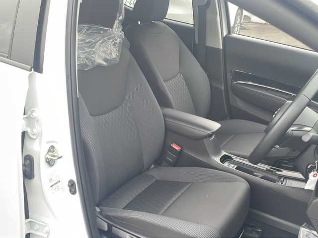 トヨタ アクア G 道東・釧路十勝 2024(令6)年 0.9万km プラチナホワイトパールマイカ 4WD/寒冷地仕様/純正ディスプレイオーディオ/ドライブレコーダー　前のみ/ETC/バックカメラ/ミラーヒーター/ステアリングスイッチ/純正フロアマット/革巻きステアリング/アイドリングストップ/パーキングアシスト/クルーズコントロール/コーナーセンサー　前後/レーンキープアシスト/オートライト/オートマチックハイビーム/ライトレベライザー/盗難防止装置/ABS/横滑り防止装置/スペアキー/USB入力端子/100V充電