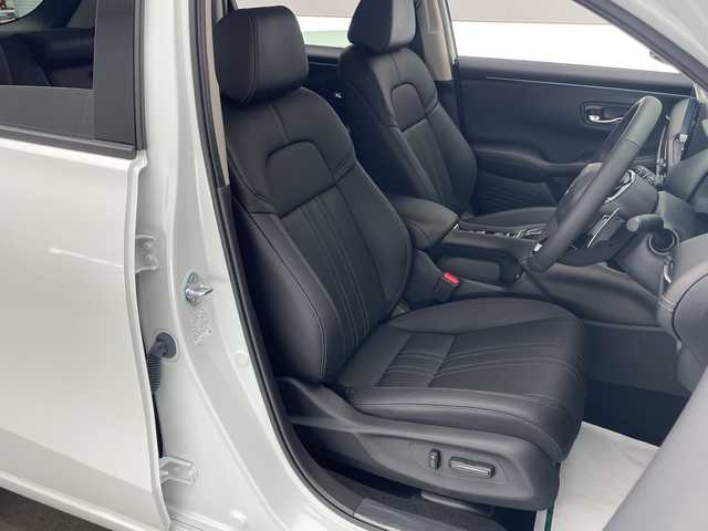 ホンダ ＺＲ－Ｖ ハイブリッド e:HEV Z 宮崎県 2022(令4)年 0.1千km プラチナホワイトパール Honda SENSING/〇衝突軽減ブレーキ（CMBS）/〇先行車発進お知らせ機能/〇歩行者事故低減ステアリング/〇路外逸脱抑制機能/〇標識認識機能/〇渋滞追従機能付アダプティブクルーズコントロール（ACC）/〇車線維持支援システム（LKAS）/〇トラフィックジャムアシスト（渋滞運転支援機能）/〇ブラインドスポットインフォメーション/〇誤発進抑制機能/〇後方誤発進抑制機能/〇近距離衝突軽減ブレーキ/〇パーキングセンサーシステム/〇後退出庫サポート/〇オートハイビーム/〇アダプティブドライビングビーム/BOSEプレミアムサウンドシステム(12スピーカー)/純正9インチナビ/フルセグTV/マルチビューカメラシステム/黒レザーシート/パワーシート/シートヒーター/ステアリングヒーター/パドルシフト/ハンズフリーアクセスパワーテールゲート(予約クローズ機能付)/ワイヤレス充電/ビルトインETC2.0/LEDヘッドライト/純正18インチAW