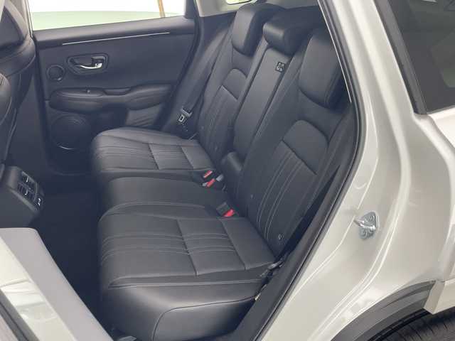 ホンダ ＺＲ－Ｖ ハイブリッド e:HEV Z 宮崎県 2022(令4)年 0.1千km プラチナホワイトパール Honda SENSING/〇衝突軽減ブレーキ（CMBS）/〇先行車発進お知らせ機能/〇歩行者事故低減ステアリング/〇路外逸脱抑制機能/〇標識認識機能/〇渋滞追従機能付アダプティブクルーズコントロール（ACC）/〇車線維持支援システム（LKAS）/〇トラフィックジャムアシスト（渋滞運転支援機能）/〇ブラインドスポットインフォメーション/〇誤発進抑制機能/〇後方誤発進抑制機能/〇近距離衝突軽減ブレーキ/〇パーキングセンサーシステム/〇後退出庫サポート/〇オートハイビーム/〇アダプティブドライビングビーム/BOSEプレミアムサウンドシステム(12スピーカー)/純正9インチナビ/フルセグTV/マルチビューカメラシステム/黒レザーシート/パワーシート/シートヒーター/ステアリングヒーター/パドルシフト/ハンズフリーアクセスパワーテールゲート(予約クローズ機能付)/ワイヤレス充電/ビルトインETC2.0/LEDヘッドライト/純正18インチAW