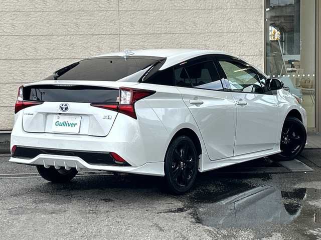 トヨタ プリウス S ツーリングセレ ブラックED 兵庫県 2022(令4)年 4.7万km プラチナホワイトパールマイカ 純正ナビ/（CD/BT/USB)/フルセグTV/全方位カメラ/ETC/TRDエアロ（フロント/サイド/リア）/衝突軽減ブレーキ/レーダークルーズコントロール/前後コーナーセンサー/レザーシート/シートヒーター/LEDヘッドライト/オートライト/オートハイビーム/フォグランプ/スマートキー/プッシュスタート/電動パーキングブレーキ/電動格納ミラー/純正フロアマット/純正専用アルミ17インチ