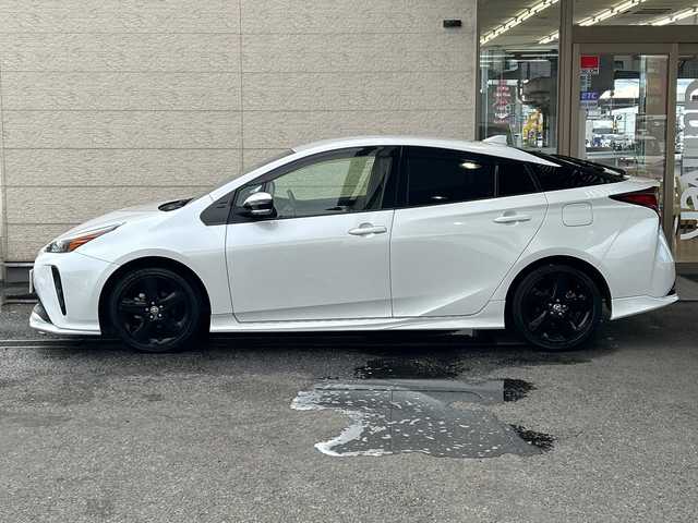 トヨタ プリウス S ツーリングセレ ブラックED 兵庫県 2022(令4)年 4.7万km プラチナホワイトパールマイカ 純正ナビ/（CD/BT/USB)/フルセグTV/全方位カメラ/ETC/TRDエアロ（フロント/サイド/リア）/衝突軽減ブレーキ/レーダークルーズコントロール/前後コーナーセンサー/レザーシート/シートヒーター/LEDヘッドライト/オートライト/オートハイビーム/フォグランプ/スマートキー/プッシュスタート/電動パーキングブレーキ/電動格納ミラー/純正フロアマット/純正専用アルミ17インチ