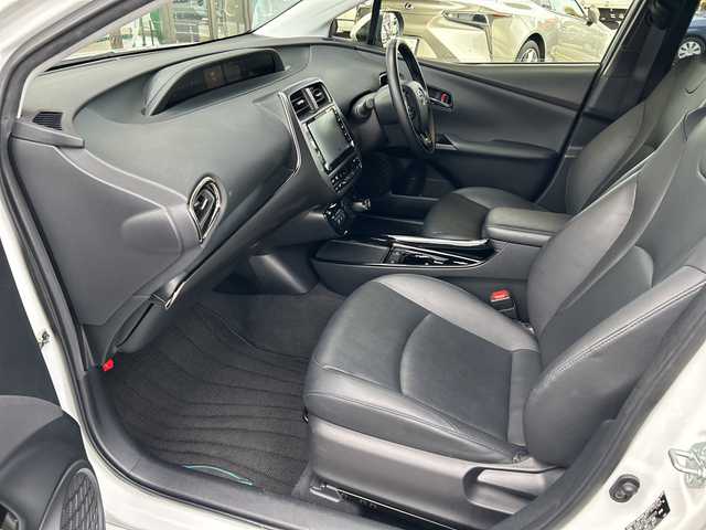 トヨタ プリウス S ツーリングセレ ブラックED 兵庫県 2022(令4)年 4.7万km プラチナホワイトパールマイカ 純正ナビ/（CD/BT/USB)/フルセグTV/全方位カメラ/ETC/TRDエアロ（フロント/サイド/リア）/衝突軽減ブレーキ/レーダークルーズコントロール/前後コーナーセンサー/レザーシート/シートヒーター/LEDヘッドライト/オートライト/オートハイビーム/フォグランプ/スマートキー/プッシュスタート/電動パーキングブレーキ/電動格納ミラー/純正フロアマット/純正専用アルミ17インチ