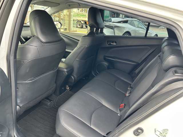 トヨタ プリウス S ツーリングセレ ブラックED 兵庫県 2022(令4)年 4.7万km プラチナホワイトパールマイカ 純正ナビ/（CD/BT/USB)/フルセグTV/全方位カメラ/ETC/TRDエアロ（フロント/サイド/リア）/衝突軽減ブレーキ/レーダークルーズコントロール/前後コーナーセンサー/レザーシート/シートヒーター/LEDヘッドライト/オートライト/オートハイビーム/フォグランプ/スマートキー/プッシュスタート/電動パーキングブレーキ/電動格納ミラー/純正フロアマット/純正専用アルミ17インチ